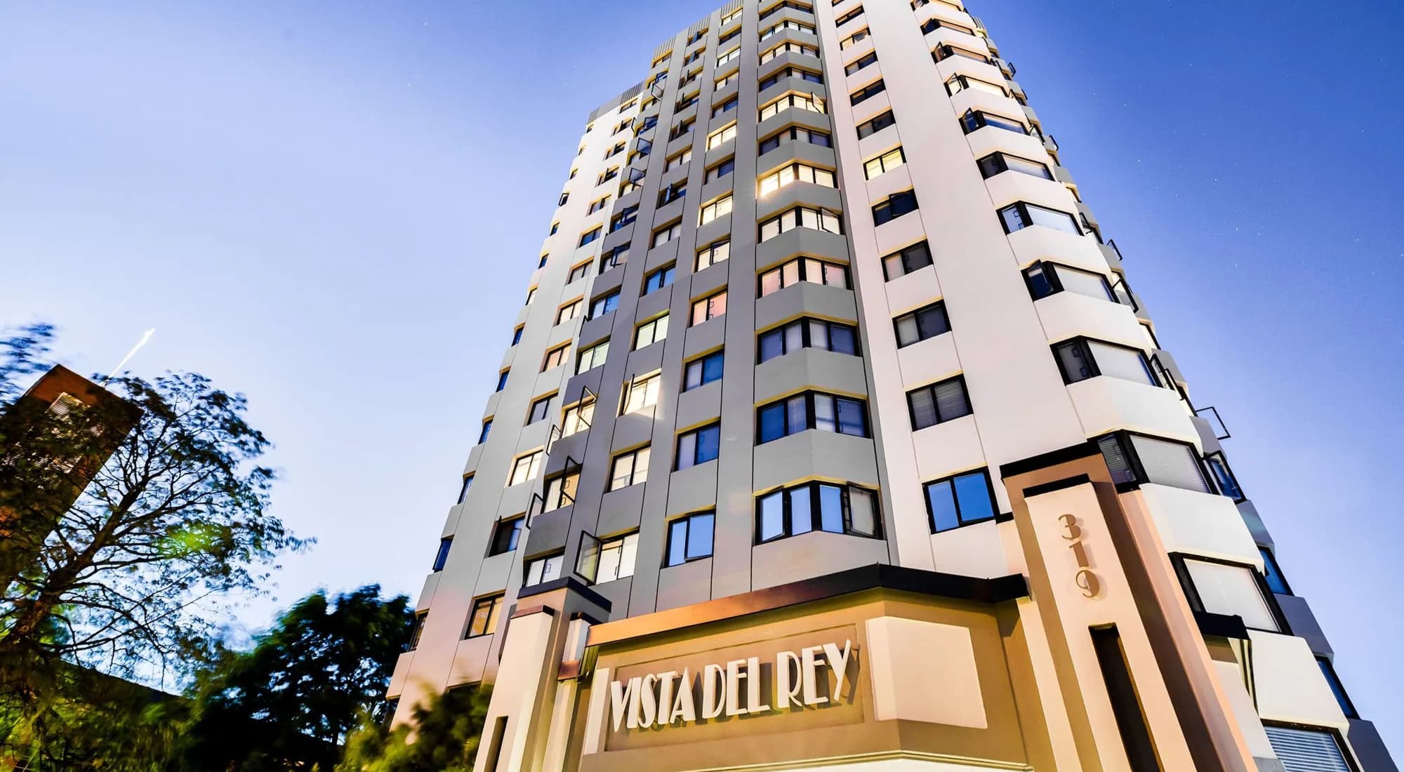 Vista Del Rey Apartments