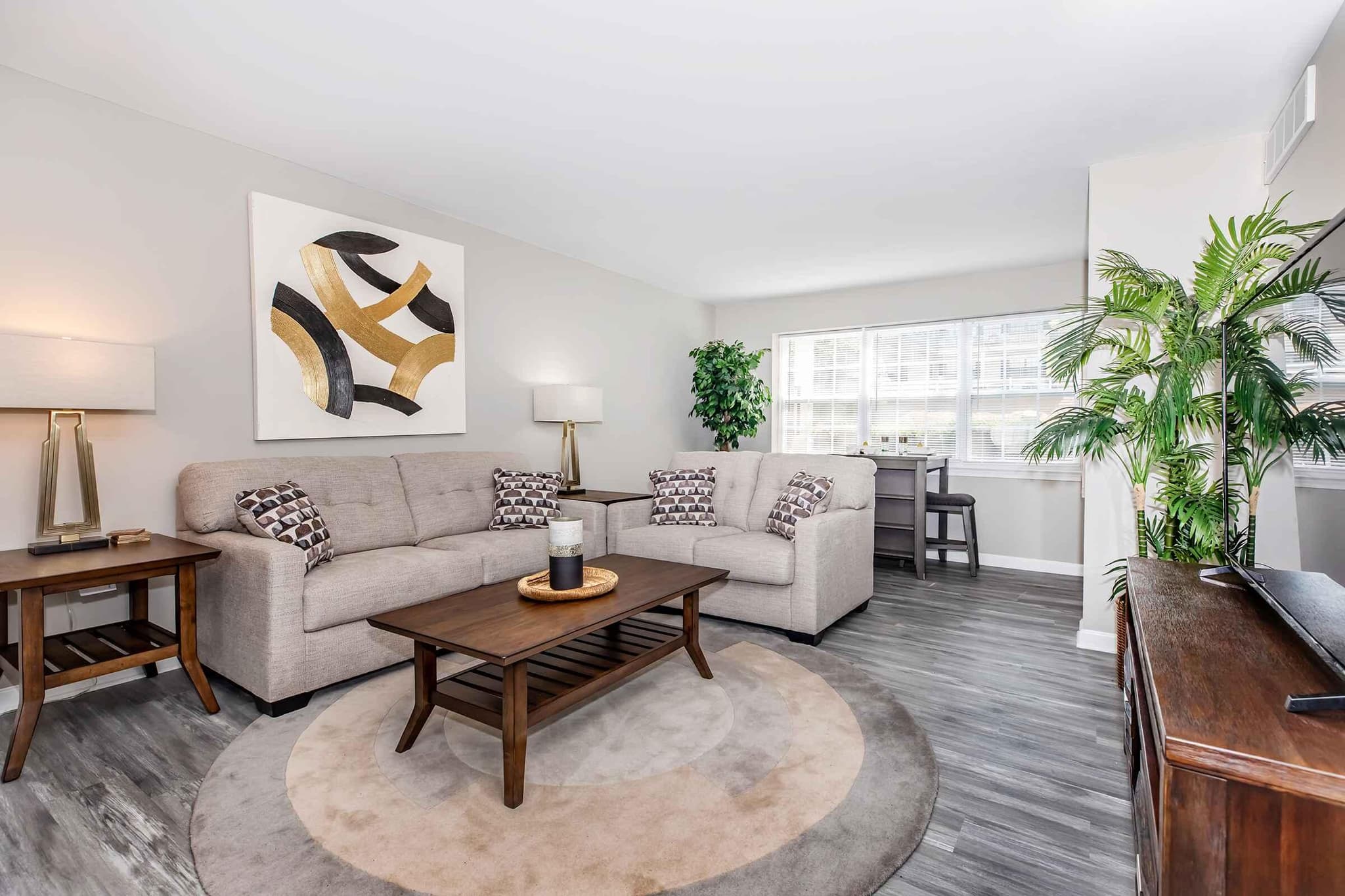 Kensington Club Apartments