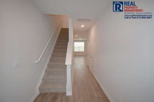 Like new 3bd townhome w/ attached 2 car garage & community pool! Washer/dryer included!