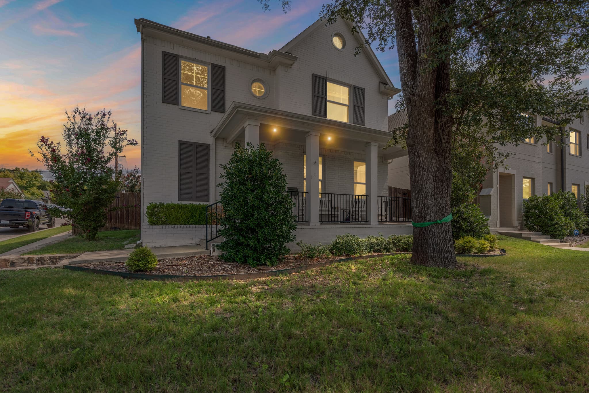 2409 W Robert (4 Bedroom 3.5 Bath)