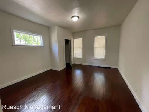 1139 E Walnut St