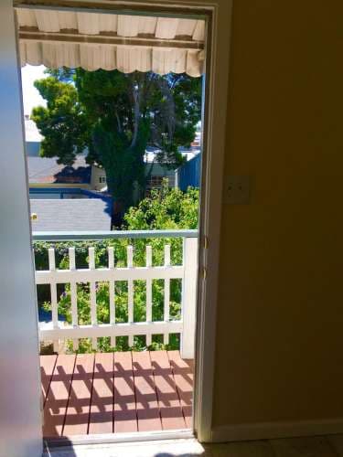 This Victorian FULLY FURNISHED 4bed unit is located in a leafy complex (redwoods