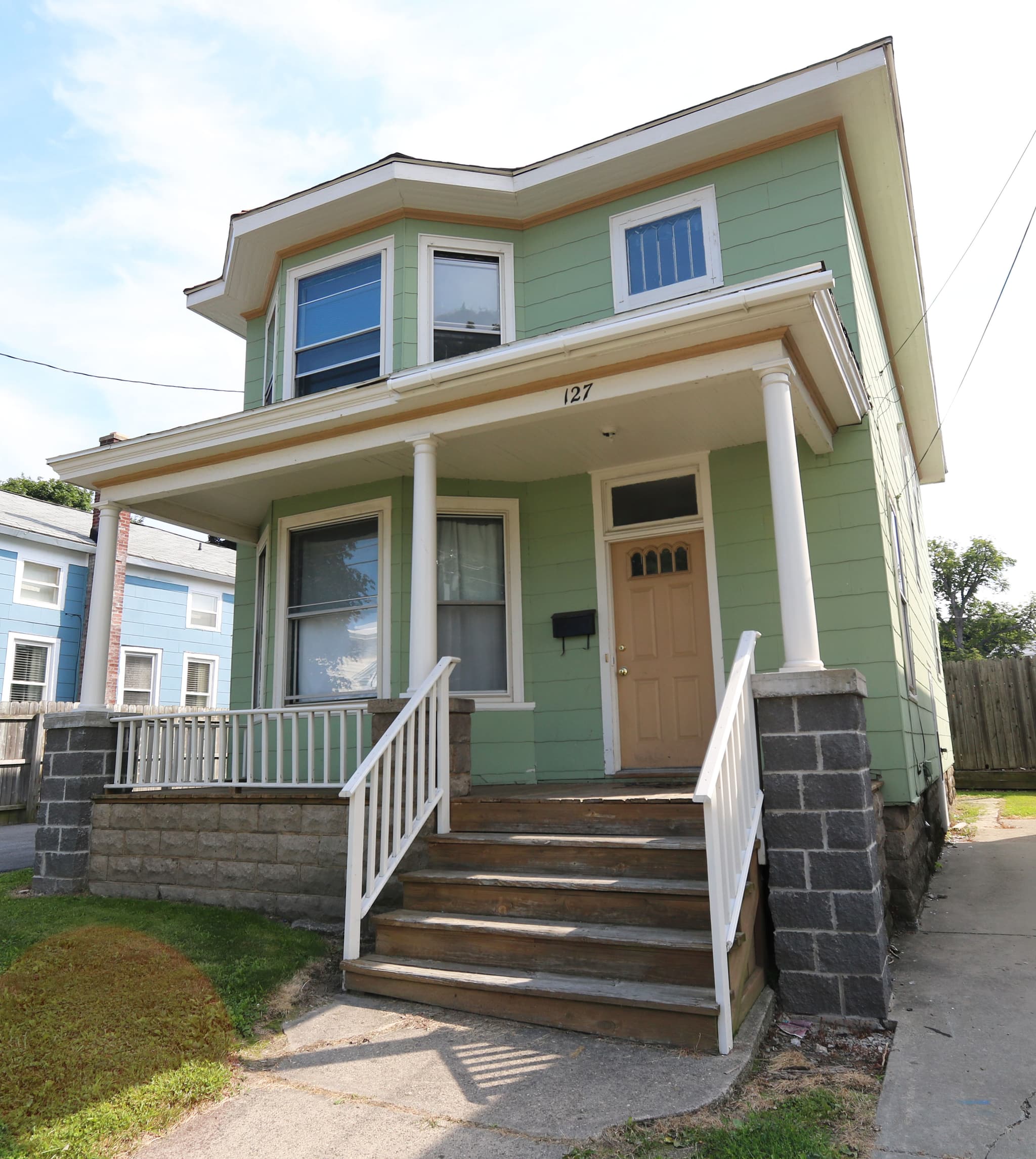 127 W 8th St