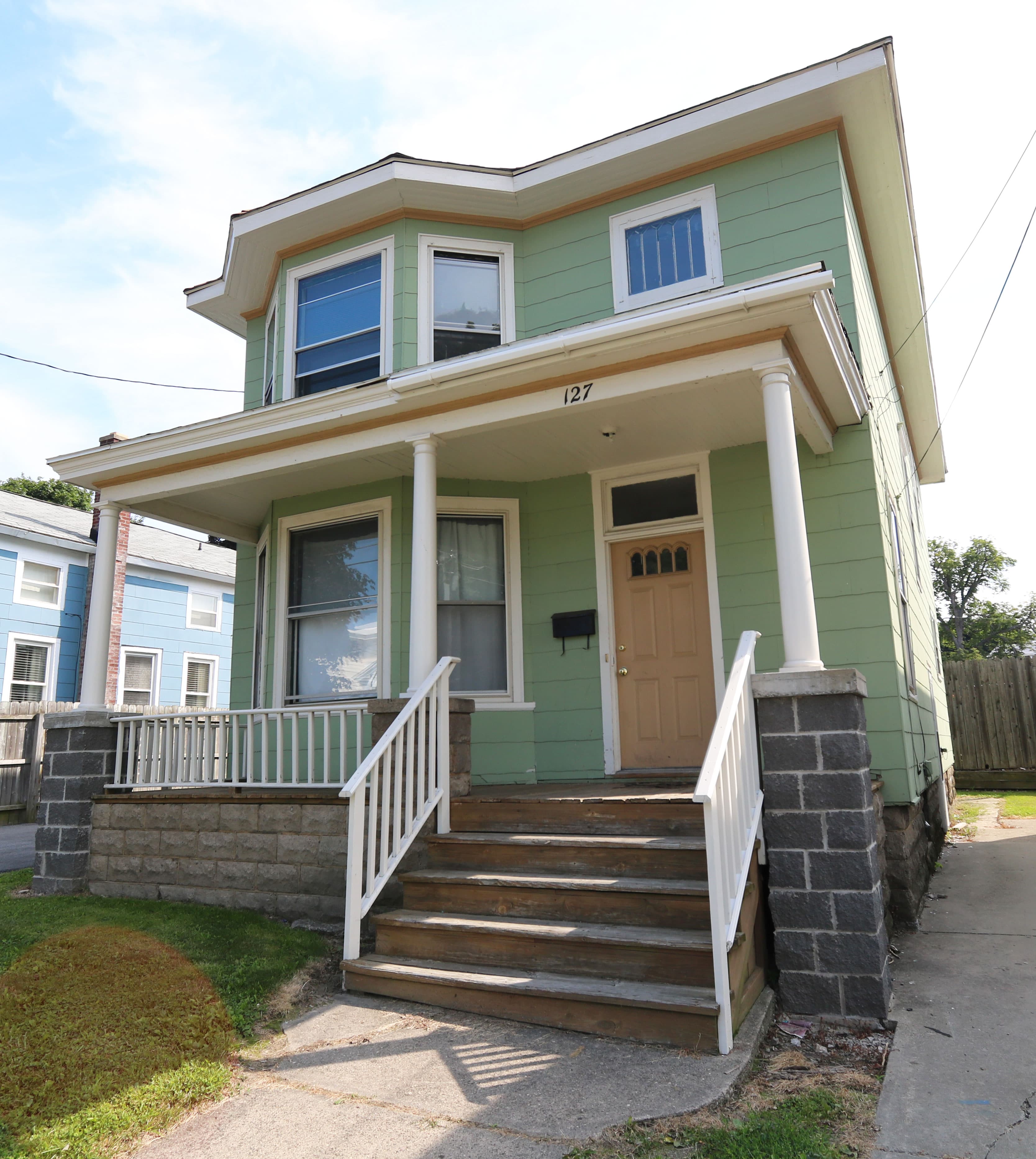 127 W 8th St