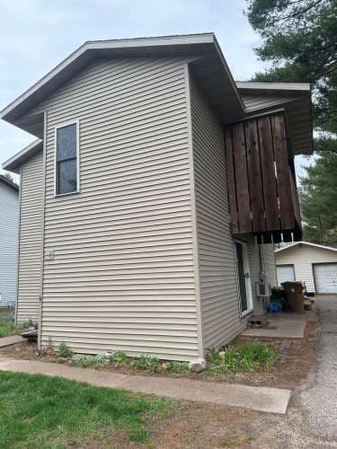 2 Bedroom Lower Duplex