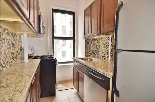 246 W 106th St