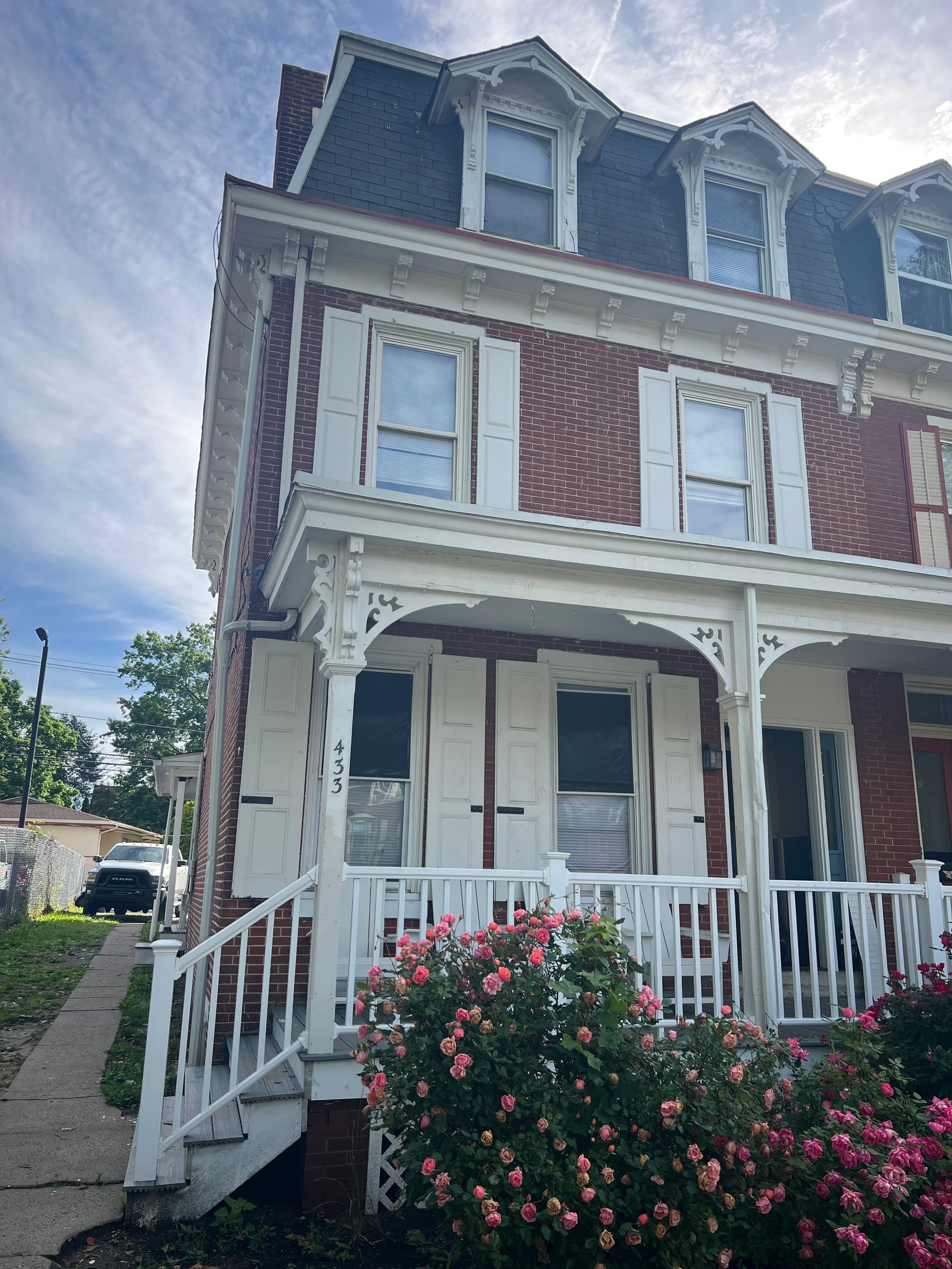 433 S High St