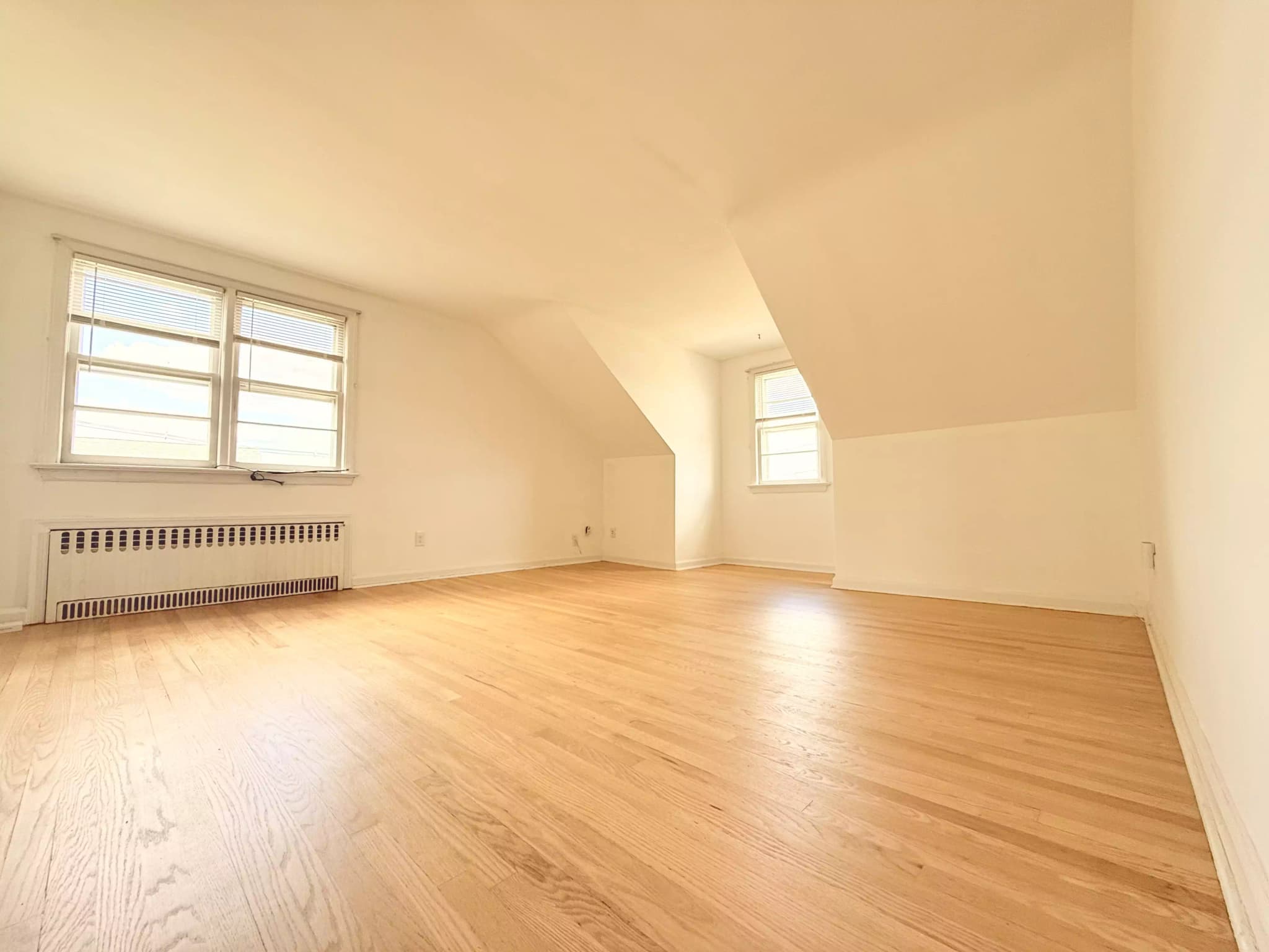 Spacious 2nd-Floor 2-Bed Apartment (Quiet Street