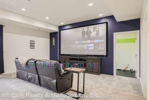 147 S Rogers Way