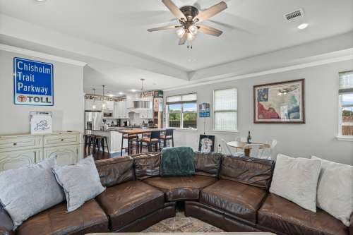 2409 W Robert (4 Bedroom 3.5 Bath)