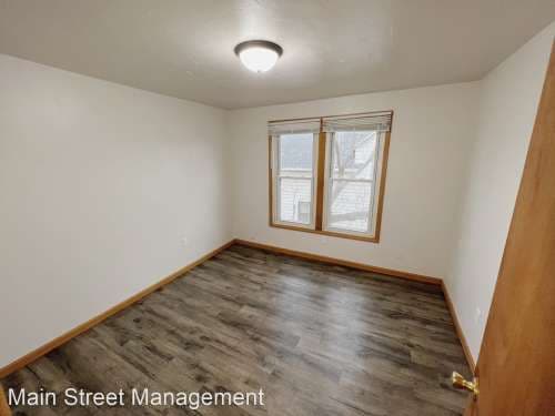 1079 Shawano Ave