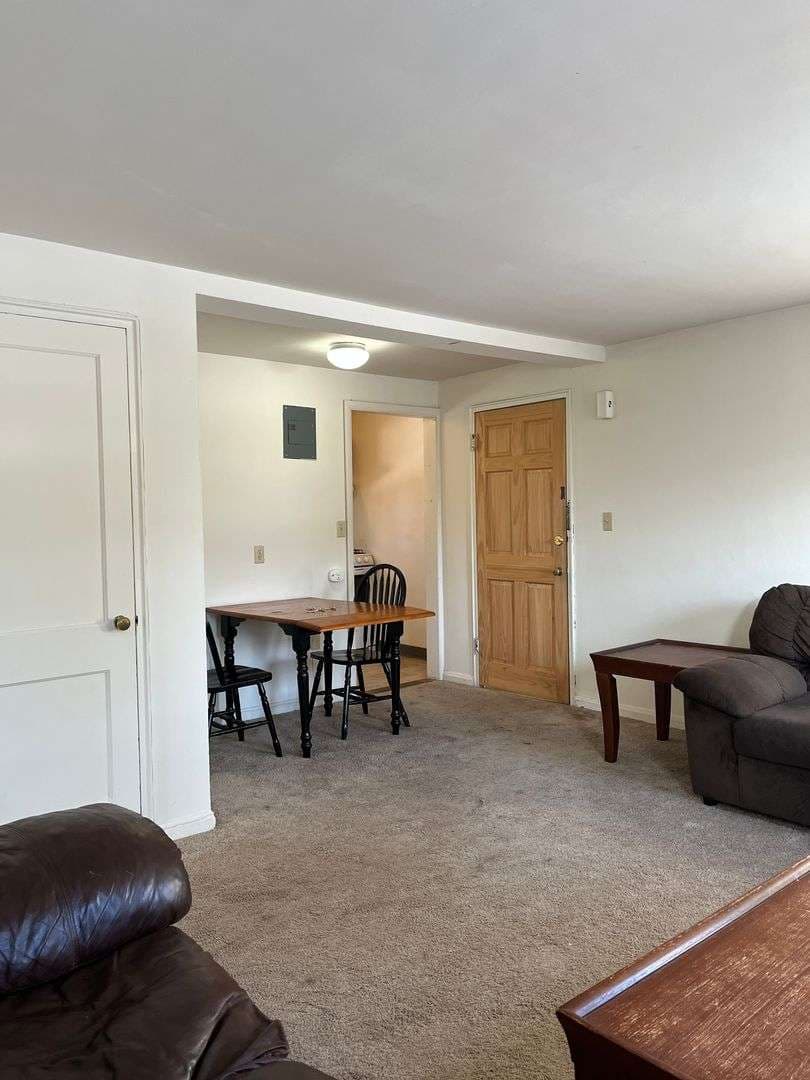Lakeland Apartments