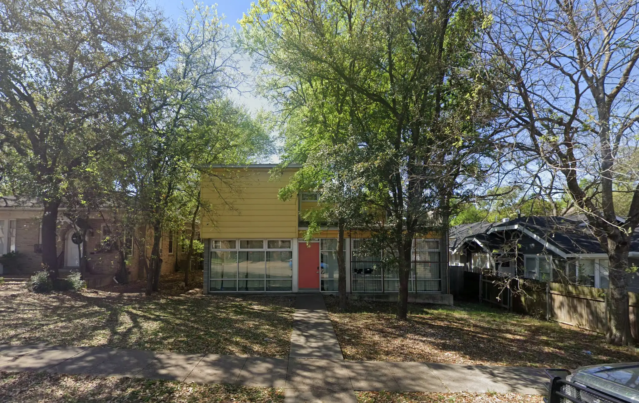 1103 W 22 1/2 St