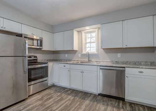 Pour House (Main & Apartments)