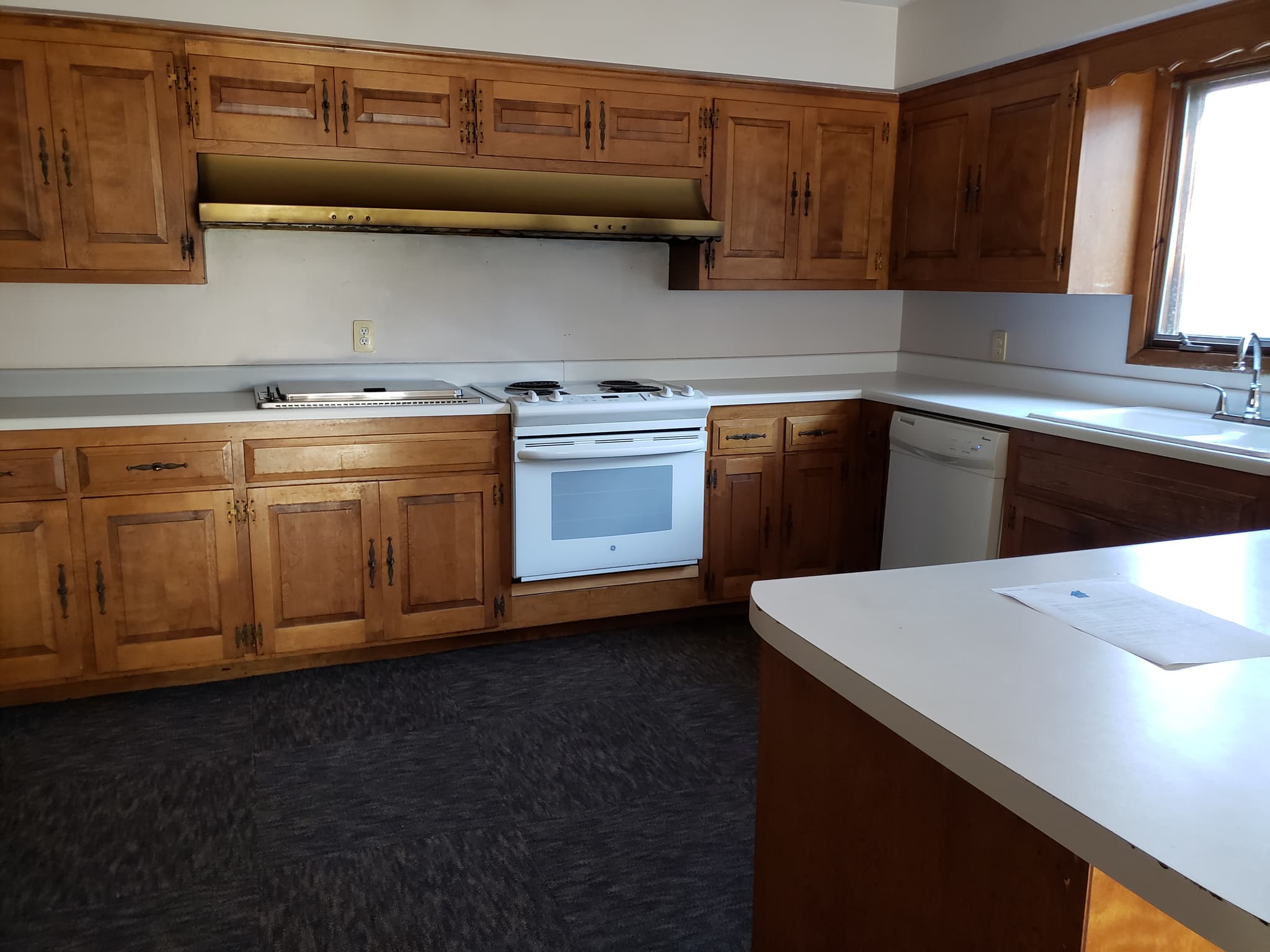 Main level duplex w/spacious shared basement