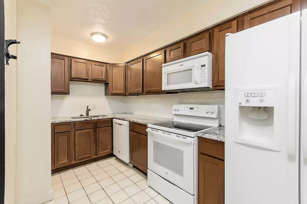 65 E 18th Ave
