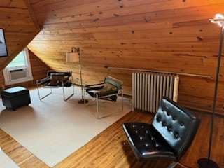 Furnished Loft Apartment in Private Home