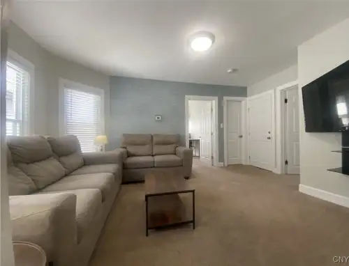 10 Maple Ave