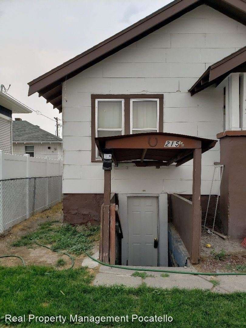 215 N 6th Ave