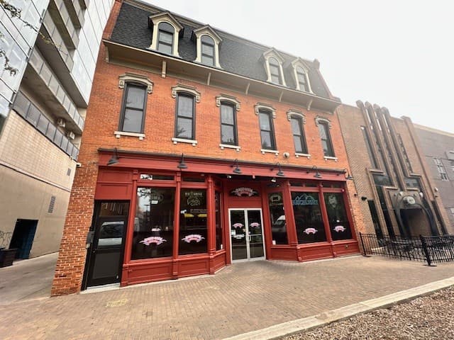 118 1/2 S Dubuque Street
