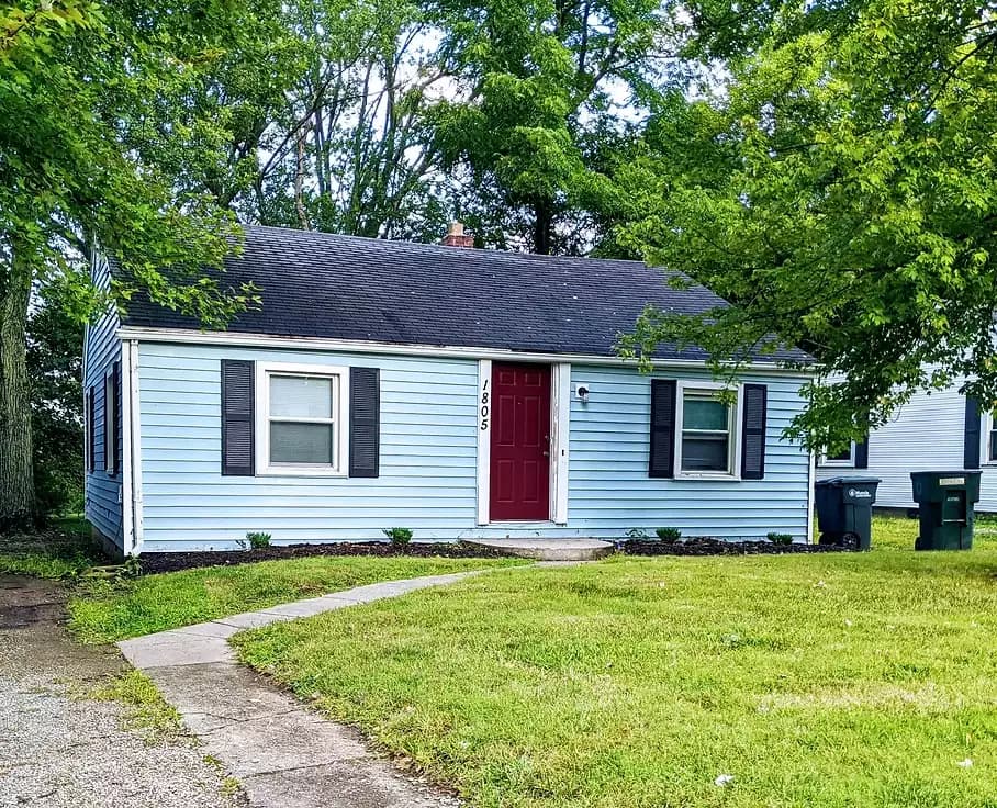 1805 N Rosewood