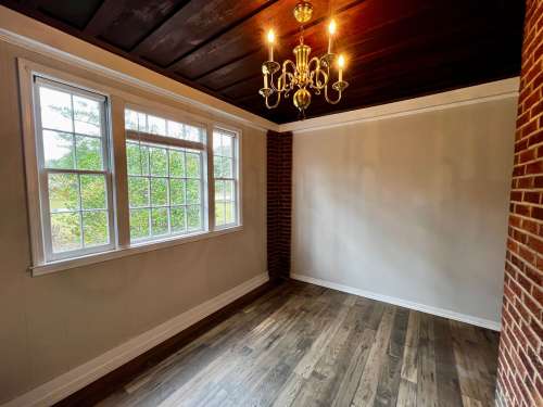 Fantastic Bungalow in Rosewood!