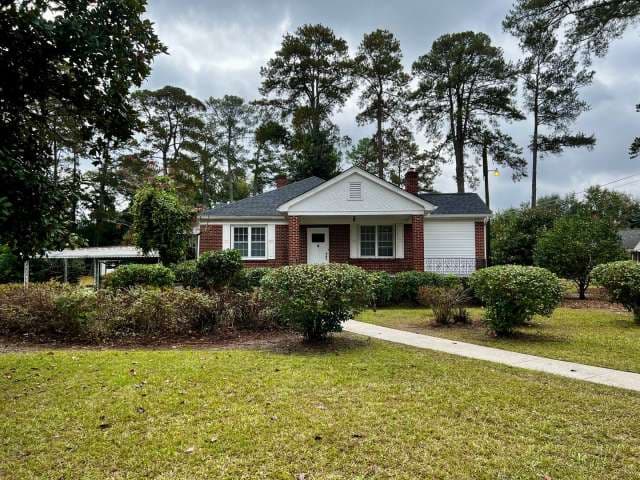 Fantastic Bungalow in Rosewood!