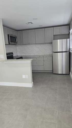 Introducing Our Beautiful 2-Bedroom Home in Fort Myers