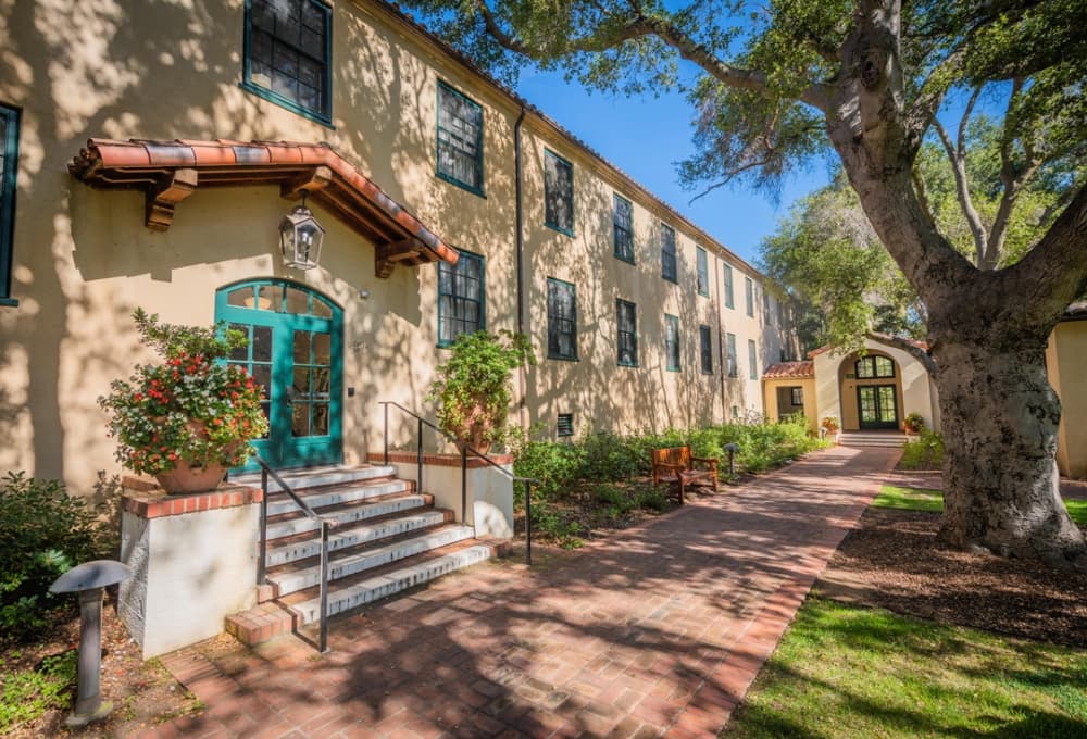 Lagunita Court