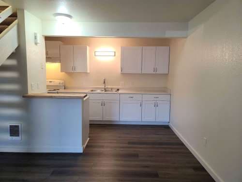 0139 614 Grand Ave