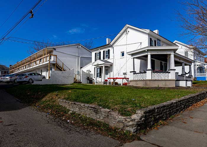 Pour House (Main & Apartments)