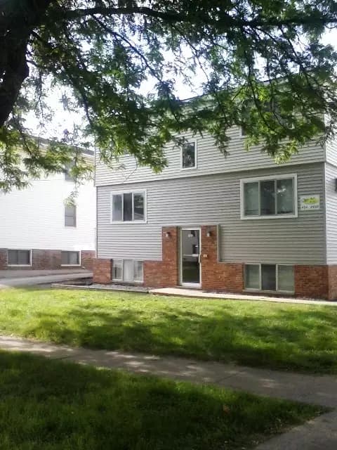 102 W. Locust