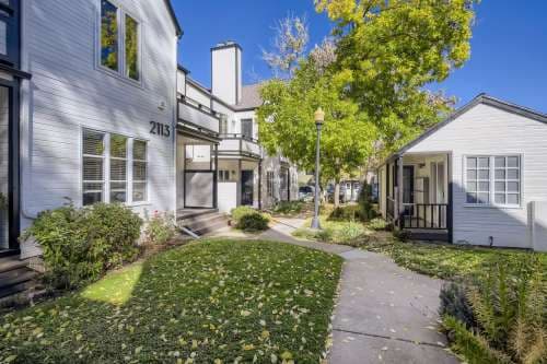 Downtown 2 BDR / 2BA - Walk to Everything