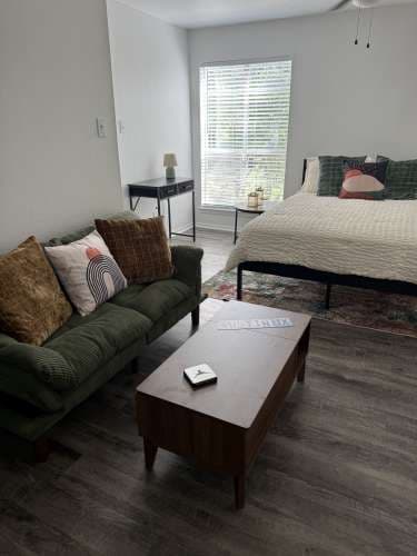 305 Flats (Studio apartments)
