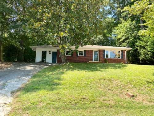 3 Bedroom Brick Ranch House in a Great Location!