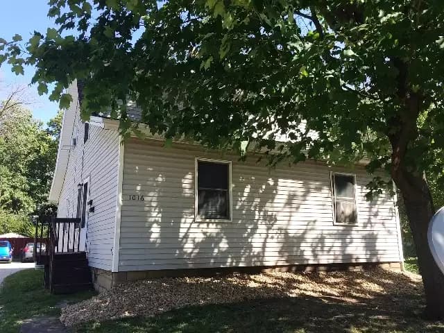 1016 W Hovey Ave