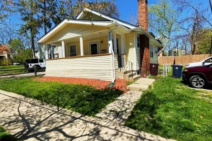 203 E Davis Ave