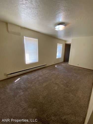 215 W Halliday