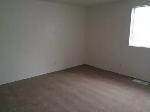 1121 Hoffman Ave