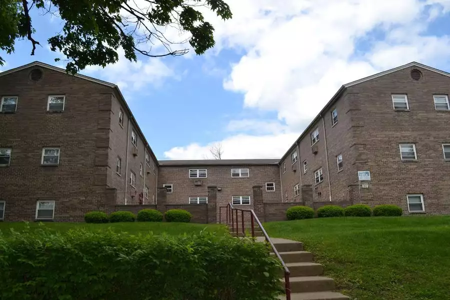 90 E 14th Ave