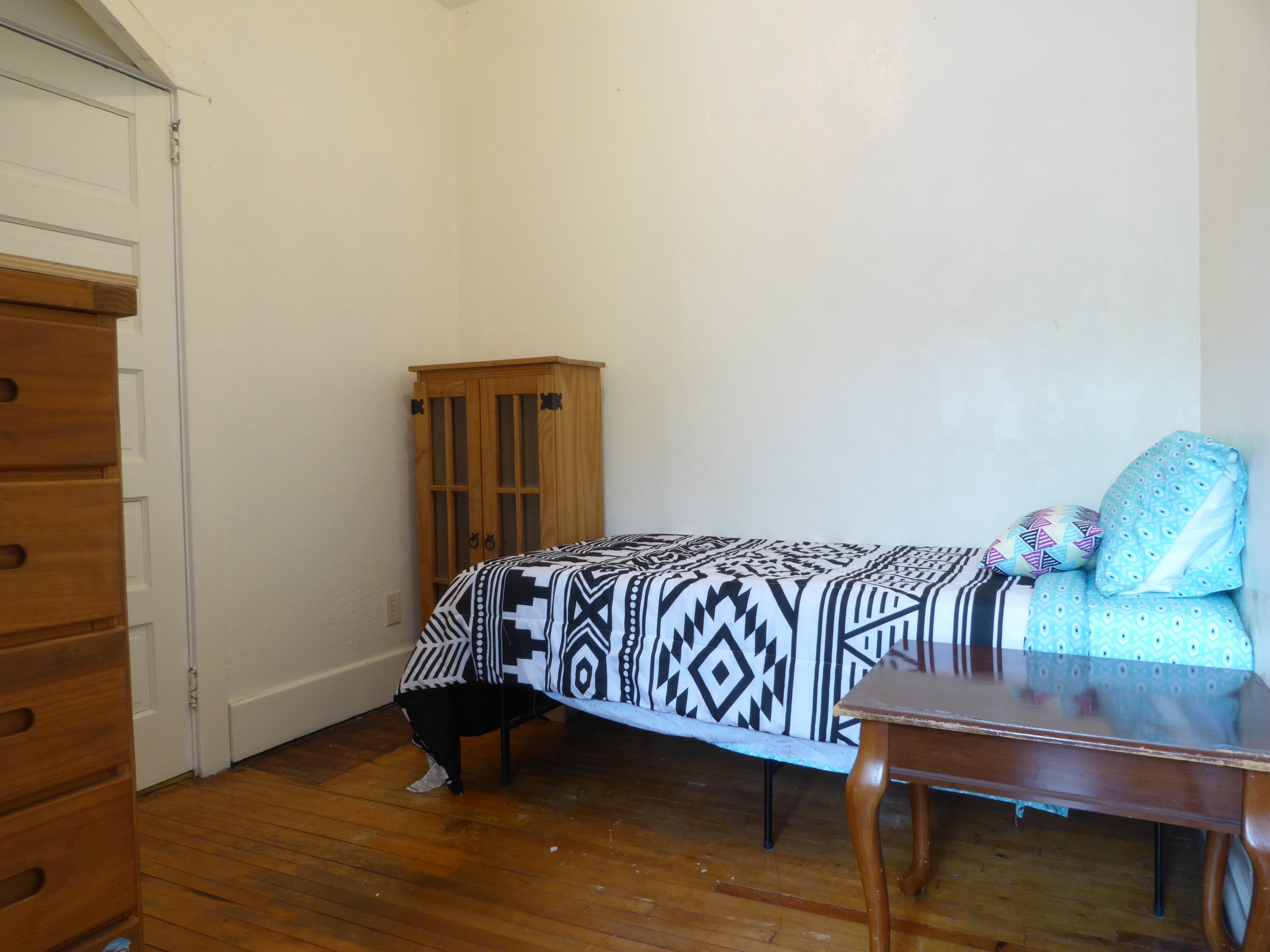 Graduate House at 811 N Tioga Street