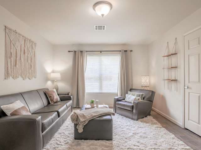 2909 Oliver