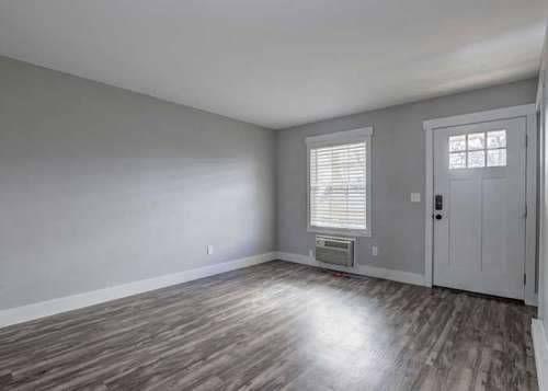 Pour House (Main & Apartments)