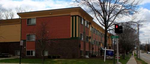 Abbot Manor (910 Apartments