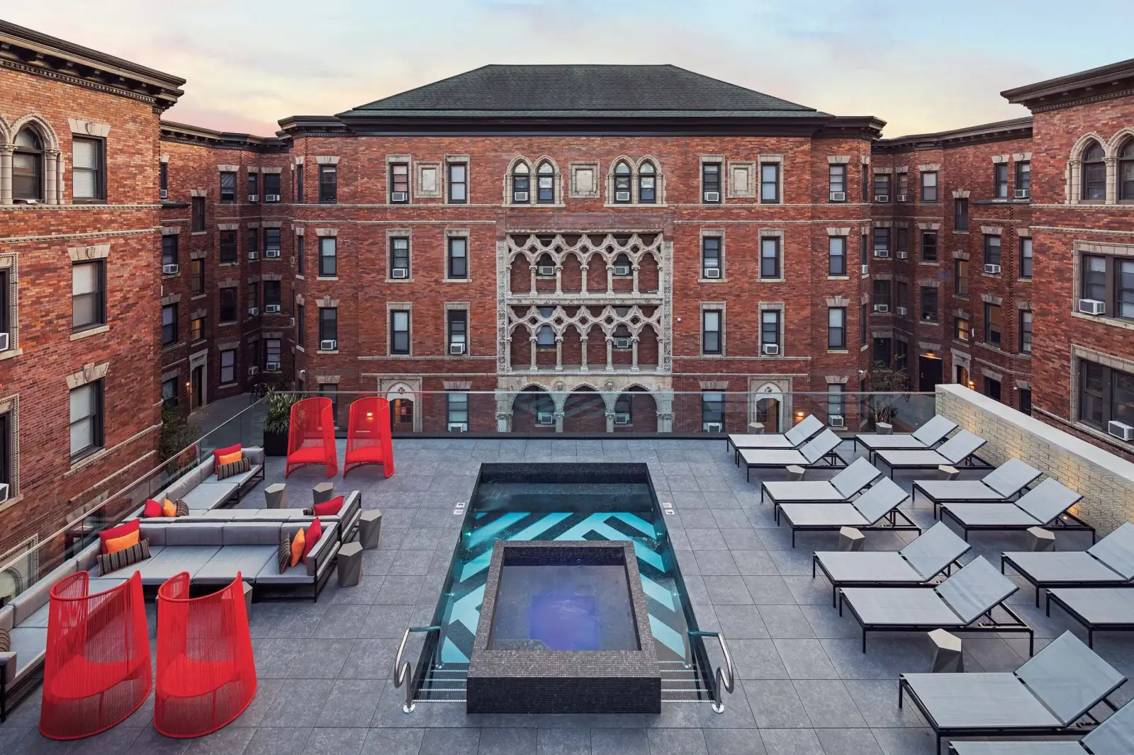 Hamilton Court Apartments