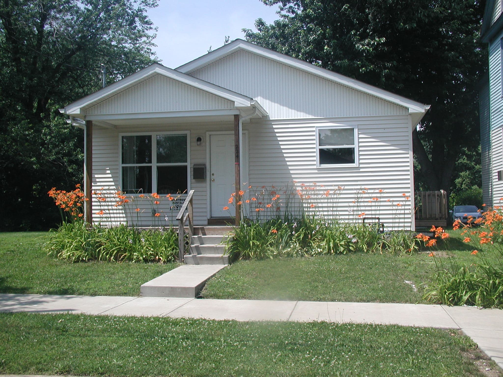 224 W 3rd St