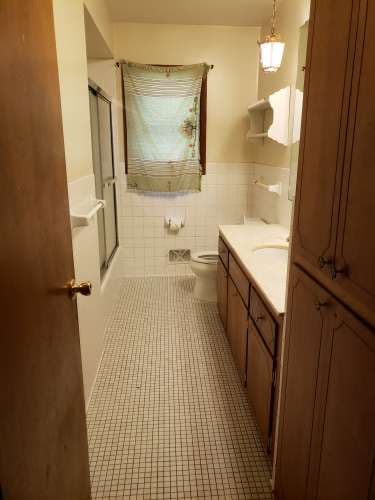 Main level duplex w/spacious shared basement