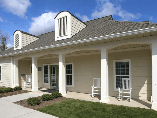 Courtyard Commons - Apartments on West Main