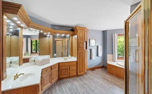 514 Lakeside Manor Dr