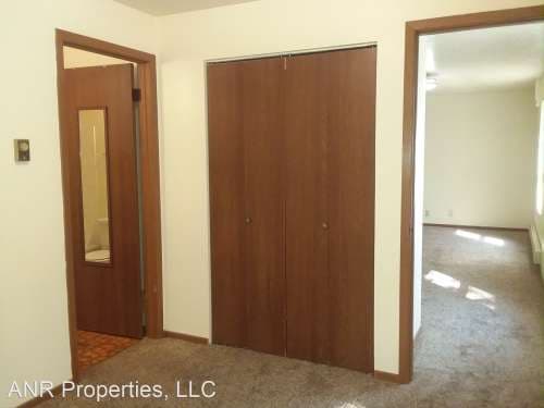 215 W Halliday